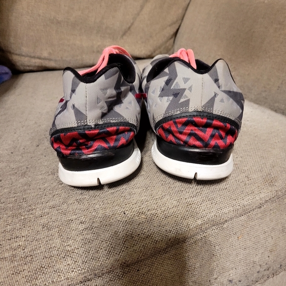 Nikes Mens - Picture 2 of 3